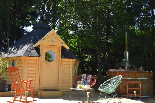 Vernoux-en-Gatine Casa | Cabane dans un jardin arboré