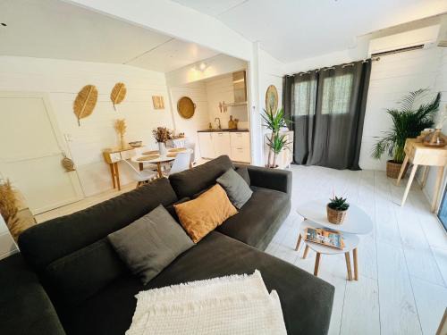 Saintes-Maries-de-la-Mer Apartamento | Cabane le Flamant avec jardin, piscine et parking