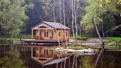 Saint-Martin-du-Puy Chalet De Esquí | Cabane pilotis sur étang, au lac de Chaumeçon