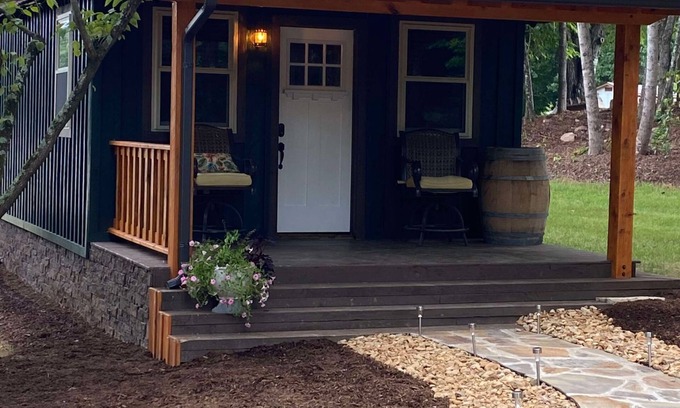 Thurmond Cabina | Cabernet Cabin near JVD vineyard