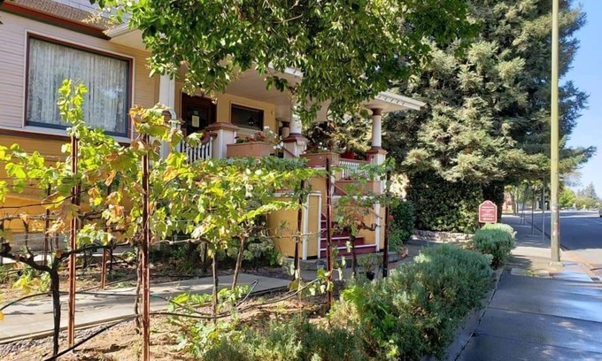 Napa Cama Y Desayuno | Cabernet House, An Old World Inn