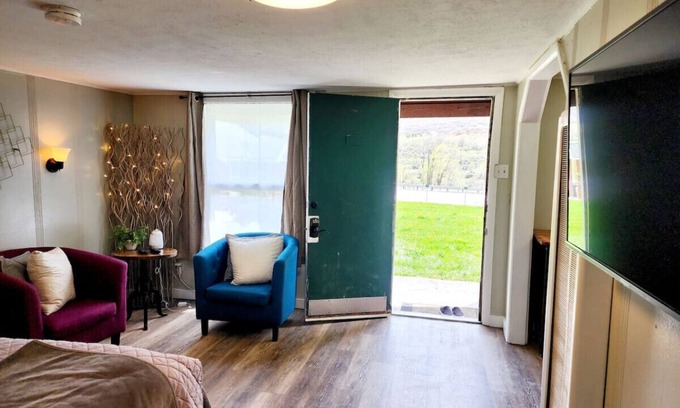 Glenwood Springs Cabina | Cabin 04 Pet friendly *Updated* Studio+ kitchen
