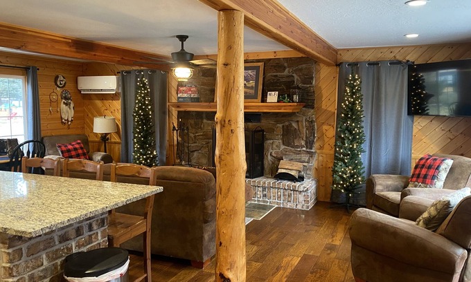 Joaquin Cabina | Cabin #1 Riverfront Cabin with Hot Tub on Provo River with AMAZING Fly Fishing