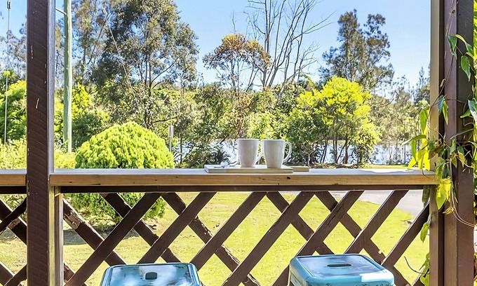 Mylestom Cabina | Cabin 1 – The Suite. Relax in comfort and get back to nature in 1 of 4 waterside Cabins