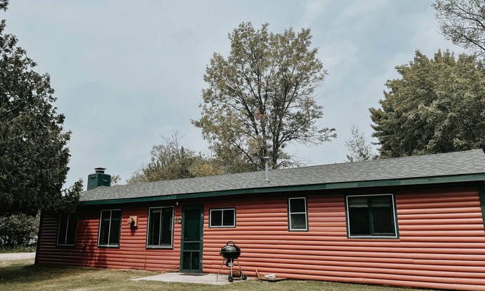Gould City Cabina | Cabin 10-The Bear Den at Sunset Pines Resort