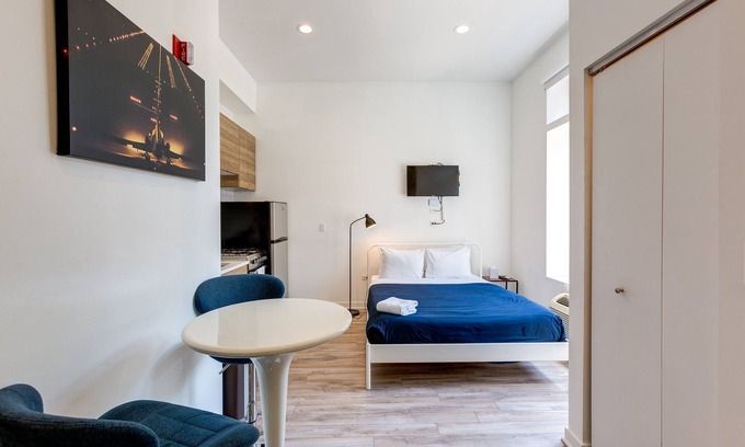 River West Apartamento | Cabin 106 by 747 Lofts