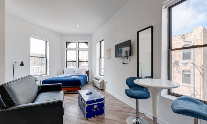 River West Apartamento | Cabin 201 by 747 Lofts