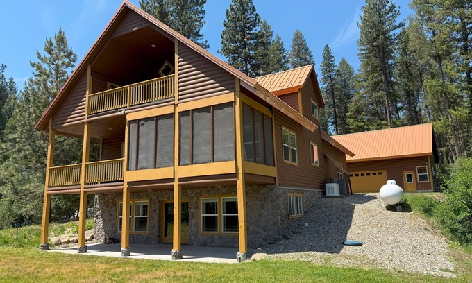 Garden Valley Cabina | Cabin 26: Scenic & Spacious 2-Building cabin in Garden Valley/6 Bed/4.5 Bath