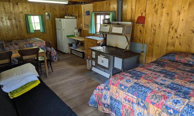 Bellvue Cabina | Cabin 3 at Sportsman’s Lodge, Rustic Cabin 3 at Sportsman's Lodge