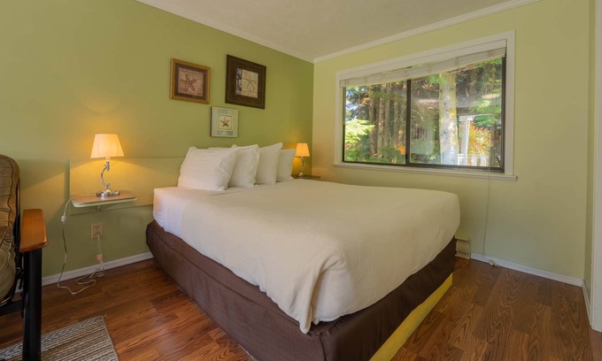 Alert Bay Cabina | {Cabin 4} Single Standard Cabin