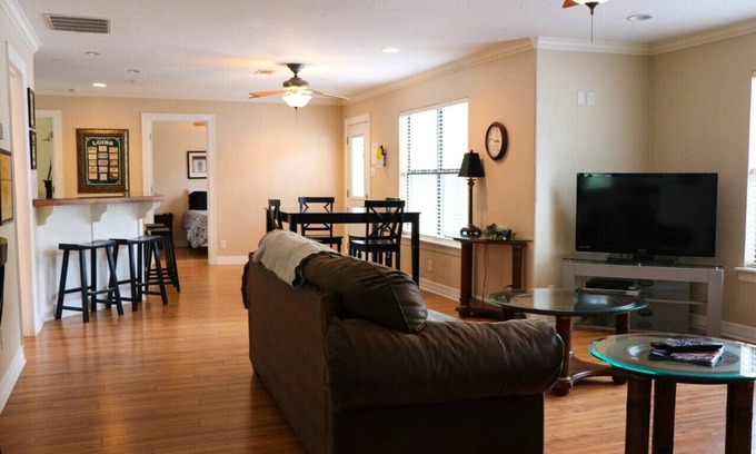 Denison Cabina | Cabin 401 at Grandpappy Point Resort & Marina