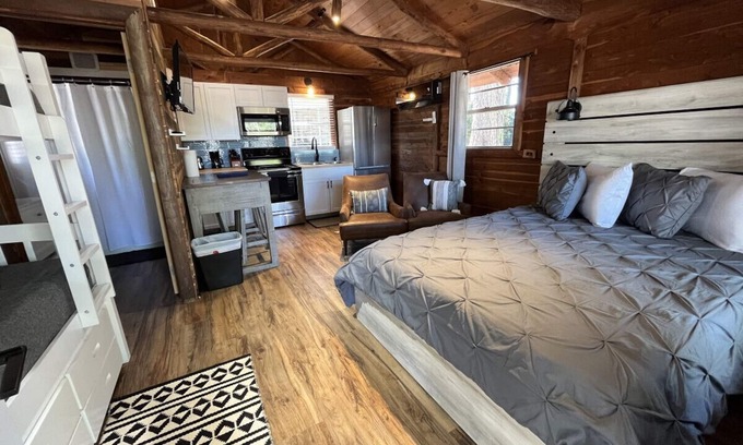 Hemphill Casa | Cabin 5 Waterfront Cedar Cabin, Deck