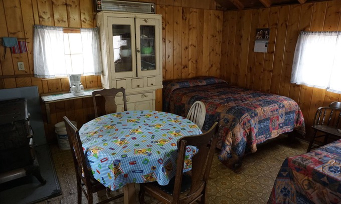 Bellvue Cabina | Cabin 6 at Sportsman’s Lodge, Rustic Cabin 6 at Sportsman's Lodge