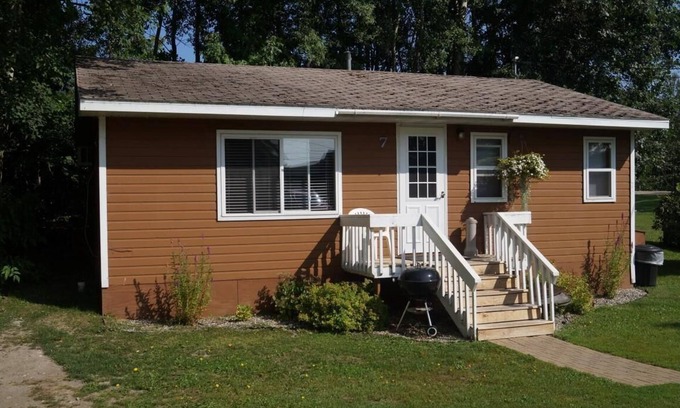 Hines Villa | Cabin 7 Family Friendly Resort