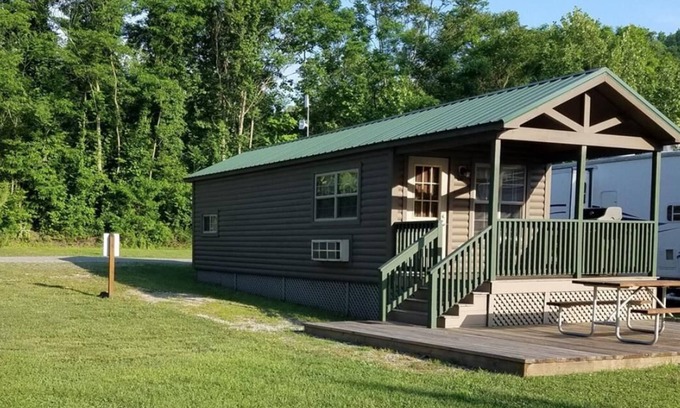 Dickerson Run Cabina | Cabin 9 - The beautifully decorated interior of this cabin is perfect for any outdoor lover.