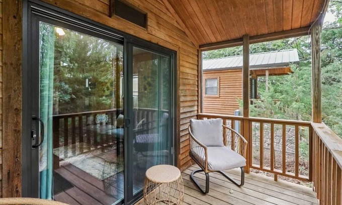 Neal Cabina | Cabin 9 ~ Toronto Lake: Fishing, Swimming & More! 1 Bedroom Cabin by RedAwning