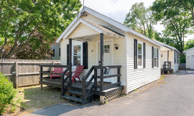 Old Orchard Beach Cabina | Cabin A - Relaxing and Fun Cozy 1 bedroom Cabin/Dog Friendly