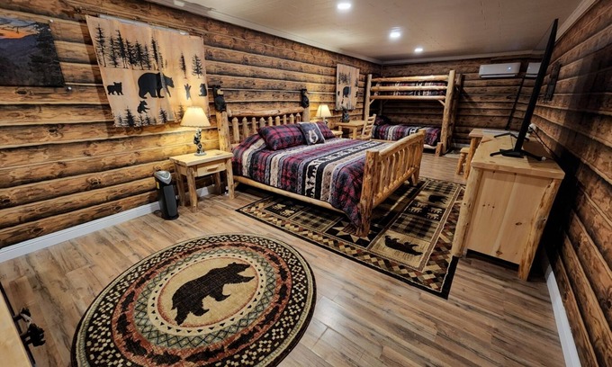 Rocky Grove Apartamento | Modern & Rustic Apt (3beds) Across From Natl Park!