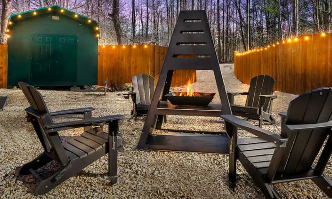 Rocky Grove Apartamento | Modern Rustic Apt Across From Natl Park! King Bed and Ms Pac-Man Arcade Game