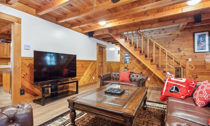 Gainesville Casa | Cabin Bliss - Just 1 Mile from Lake Lanier
