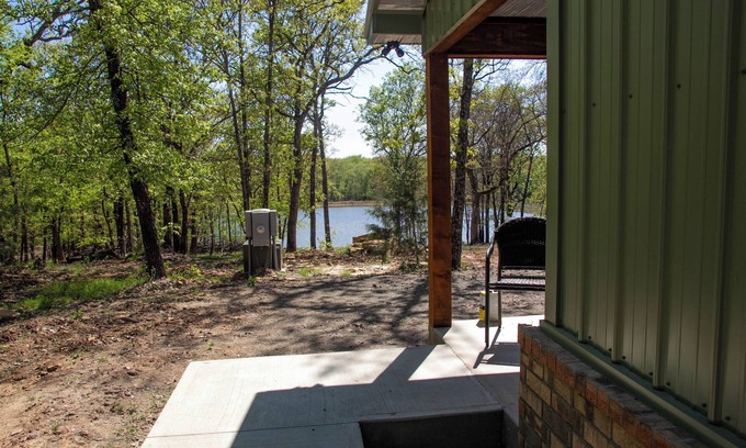 Carlisle Cabina | Cabin Bunkhouse with Hot tub Private Lake view in Vian, OK!