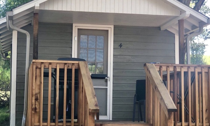 Hot Springs Cabina | Cabin by lake, pet friendly, quiet