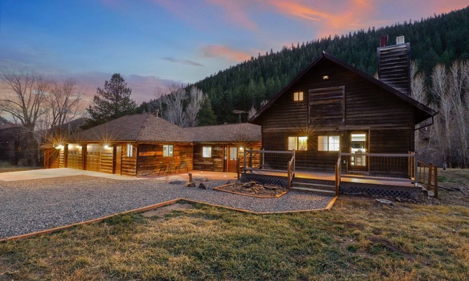 Black Hawk Casa | Cabin by North Clear Creek. Private Hot Tub. Pets Welcome.