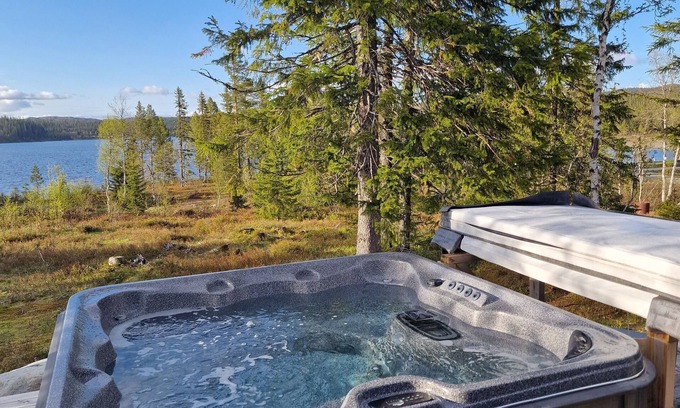 Verdal Cabina | Cabin by the water – Jacuzzi & electric bicycles included