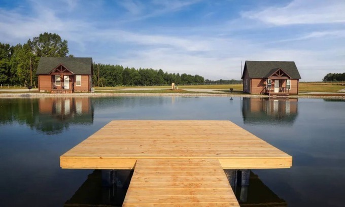 Muscle Shoals Cabina | Cabin C by the Pond - King Bed - Swimming Pool