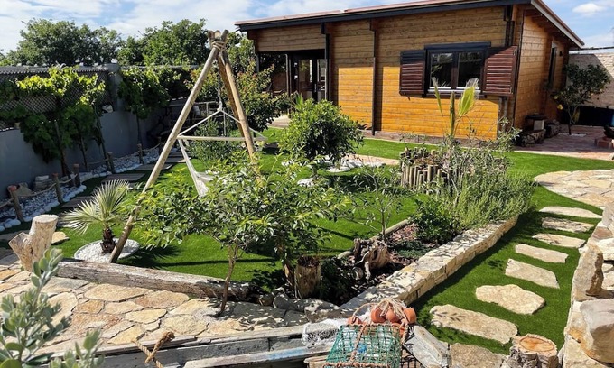 Peniche de Cima Cabina | Cabin 'Casa Em Madeira Com Jardim Privado' with Private Terrace, Private Garden and Wi-Fi