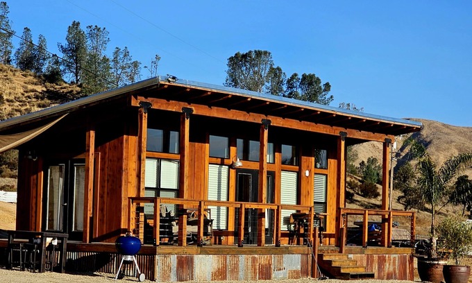 Hollister Cabina | Cabin Chic 40 acre ranch. Vineyard, Olive trees, National parks, wineries & More