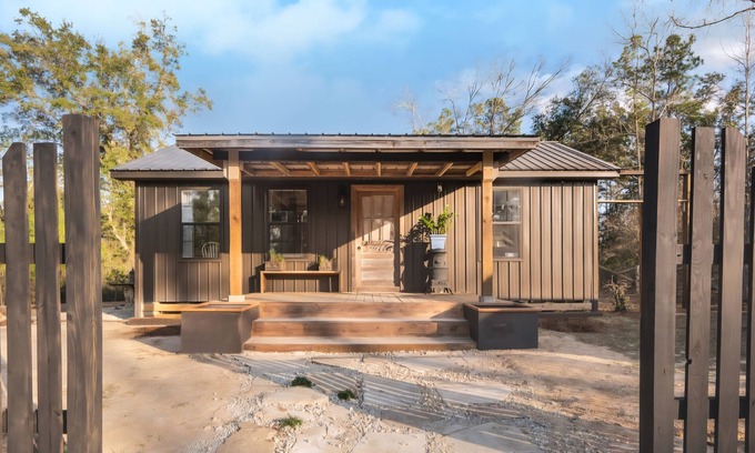 Marianna Cabina | Cozy Retreat Cabin Getaway
