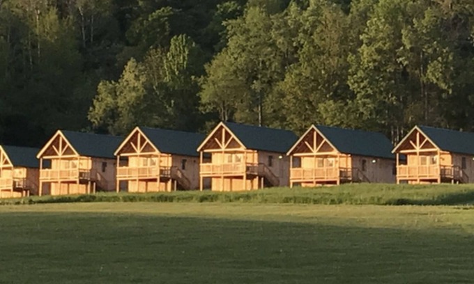 Canastota Cabina | Cabin, cottage, fishing, hunting, trails, creek, ponds, nature