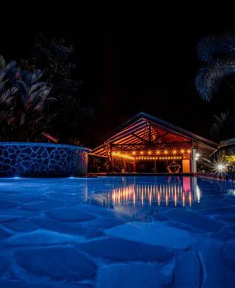 Palma Apartamento | Cabin Featuring Jacuzzi and Pool in La Fortuna