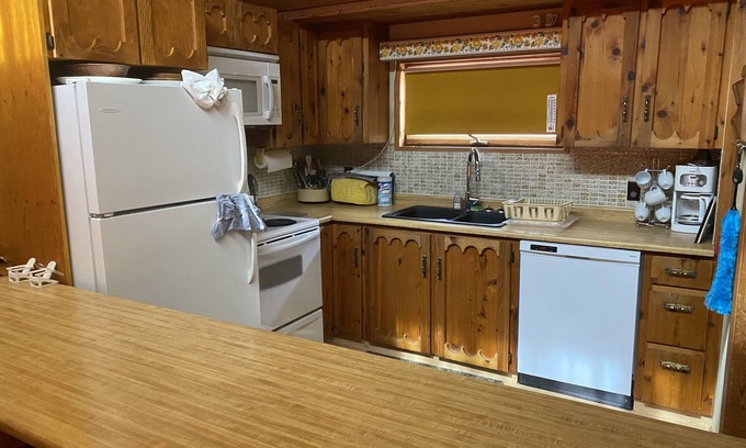 East Kootenay Cabina | Cabin for rent in terravista bc Soak up the sun and sand making memories.