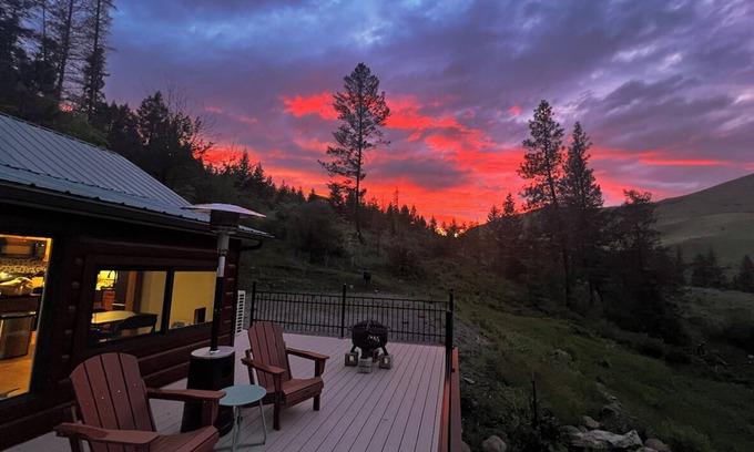 Union Casa | Cabin - Hot Tub - View - Abundant Wildlife - Private - 120 Acres - River -Spring