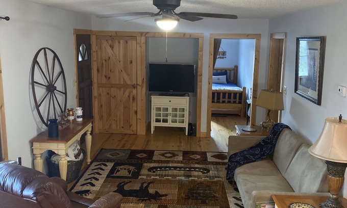 Tullahoma Casa | Cabin in Country close to Lake w Hot Tub.