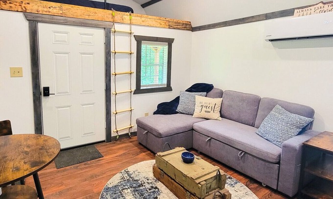 Boons Camp Cabina | Cabin in the Appalachian mountains!