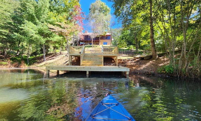 My Mountain Cabina | Cabin in the Blue Ridge mountains on private lake!