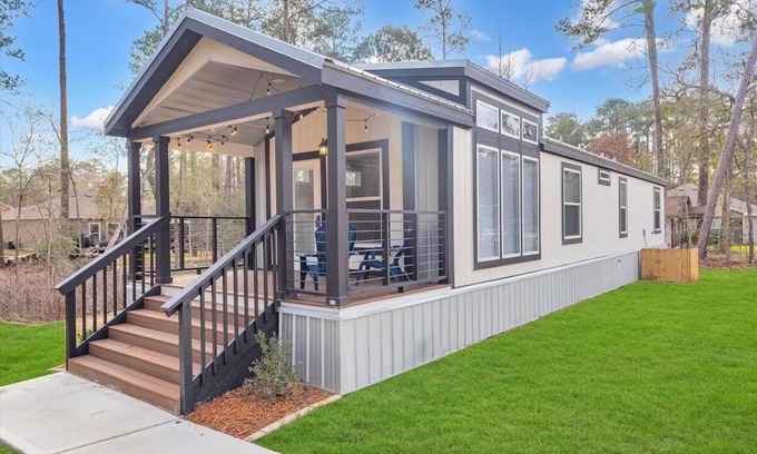 Montgomery Cabina | Cabin In The Forest - Sam Houston National Forestnn