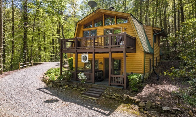 Ellijay Cabina | Cabin in the mountains with hot tub!