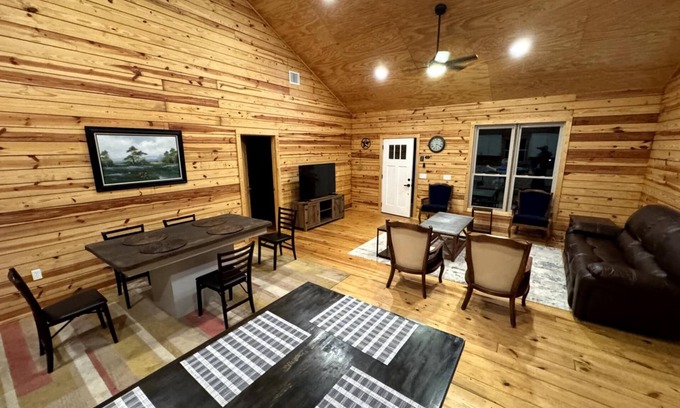 Waelder Cabina | Cabin in the Rural Forest!