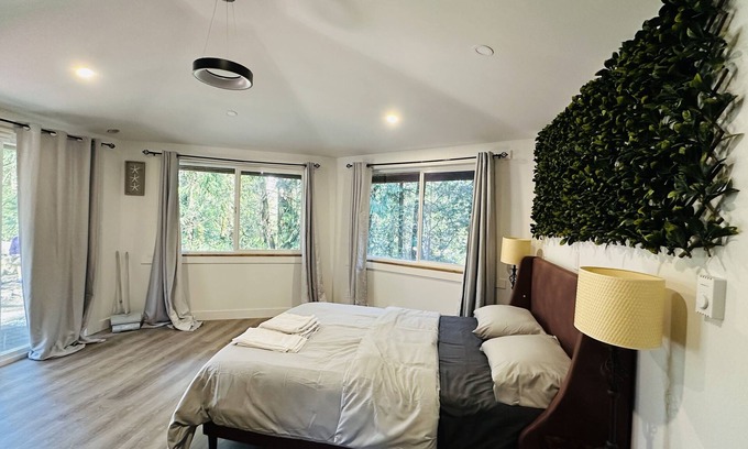 Cultus Lake Cabina | Cabin in the woods @ Cultus Lake