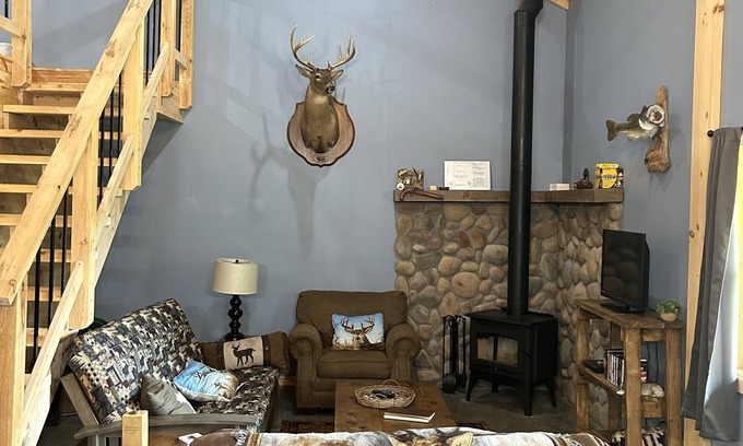 Goodson Cabina | Cabin in the Woods Near Bennett Springs and Pomme de Terre