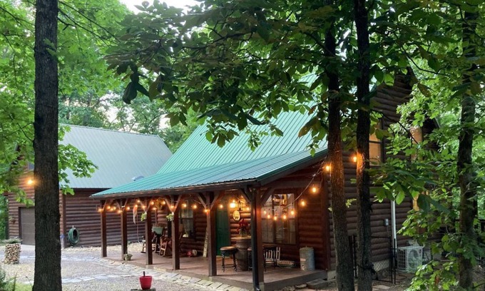 Kansas Cabina | CABIN IN THE WOODS - Quiet, secluded yet close to activities!