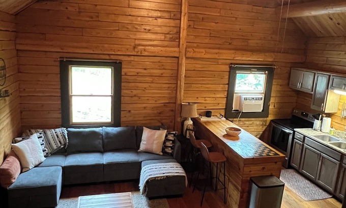 Huey Cabina | Cabin In The Woods