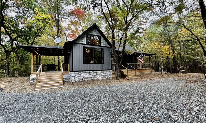 Muse Cabina | Cabin in the woods with hot tub near hiking, ATV/SXS and horseback trails