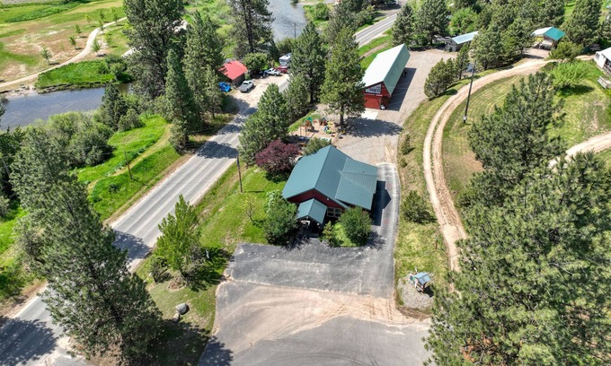 Crouch Casa | Cabin in town