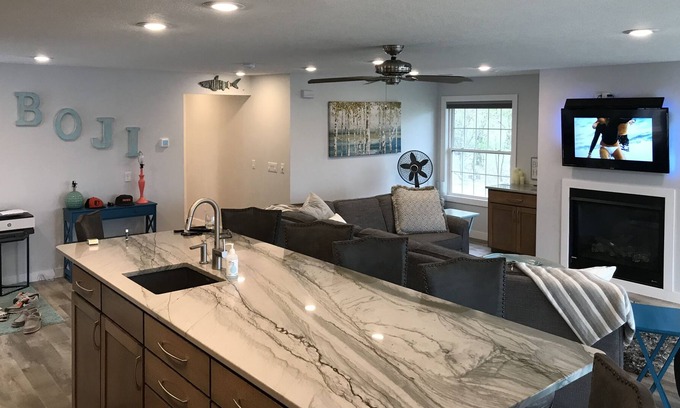 Spirit Lake Casa | Cabin located off of East Okoboji lake, close to barefoot 🦶 bar!!!