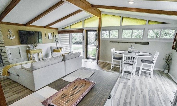Fostoria Cabina | Cabin near Tuttle Creek Lake!